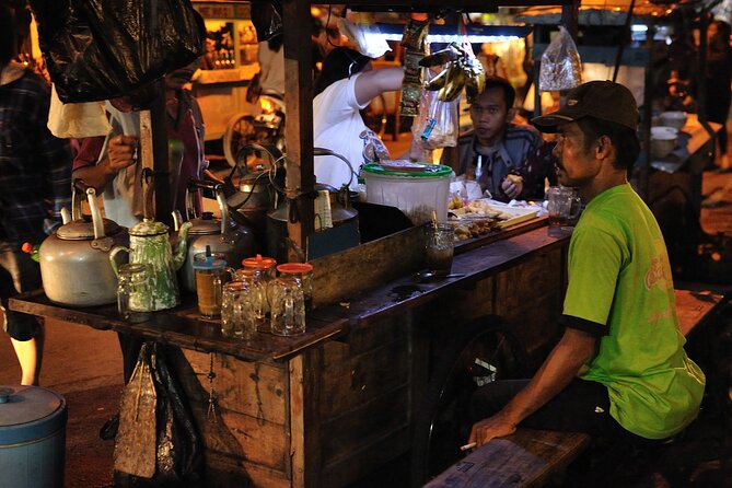 Night Walking Tour-Malioboro street food with guide at Yogyakarta - Why a Yogyakarta night food walk works so well on day one