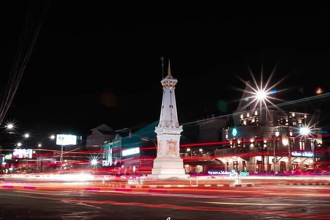 Night Walking Tour-Malioboro street food with guide at Yogyakarta - Southern City Square and Alun Alun Utara: Puser Angin, pedal lights fun, and jamu warmth