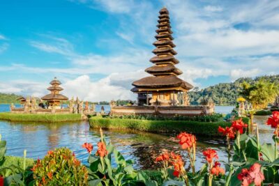 North Bali: Sekumpul Waterfalls and Ulun Danu Temple Tour - Getting picked up and moving north: comfort plus time management
