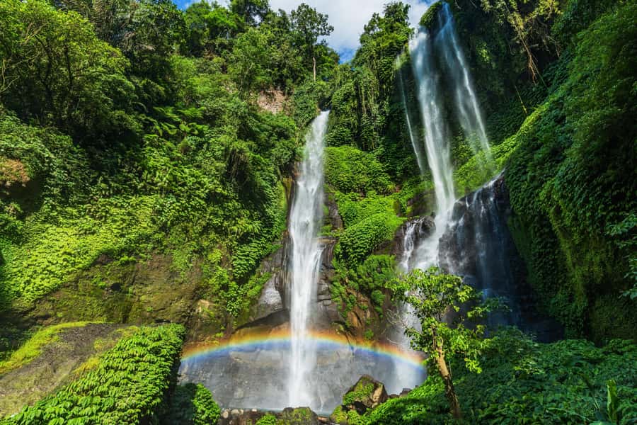 North Bali: Sekumpul Waterfalls and Ulun Danu Temple Tour - A quick jungle-to-temple rhythm: lunch and the Twin Lakes viewpoint