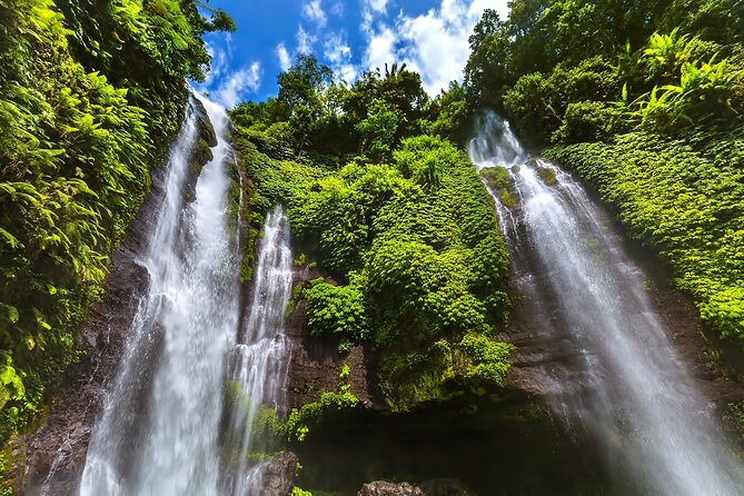 North Bali Tour: Banyumala Waterfall & Wanagiri Hidden Hills - Stop 3: Handara Iconic Gate and the Instagram machine in real life