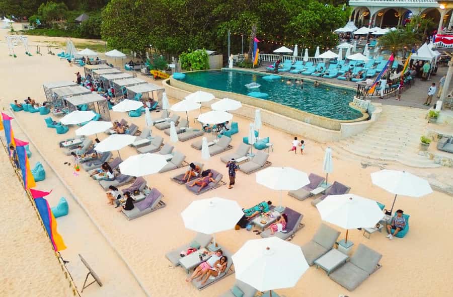 Nusa Dua: Canna Beachfront Access with F&B - Pool + beach water activities from the sand: paddleboarding and canoeing