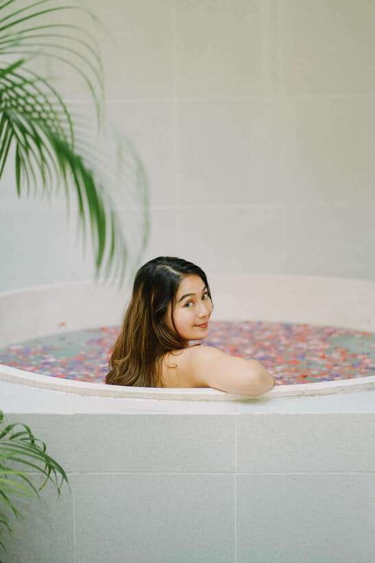 Nusa dua: Luxury Spa Bali Massage, Scrub, Flowerbath 2 hour - Yogurt moisturizer (15 minutes): the silky “stay hydrated” phase
