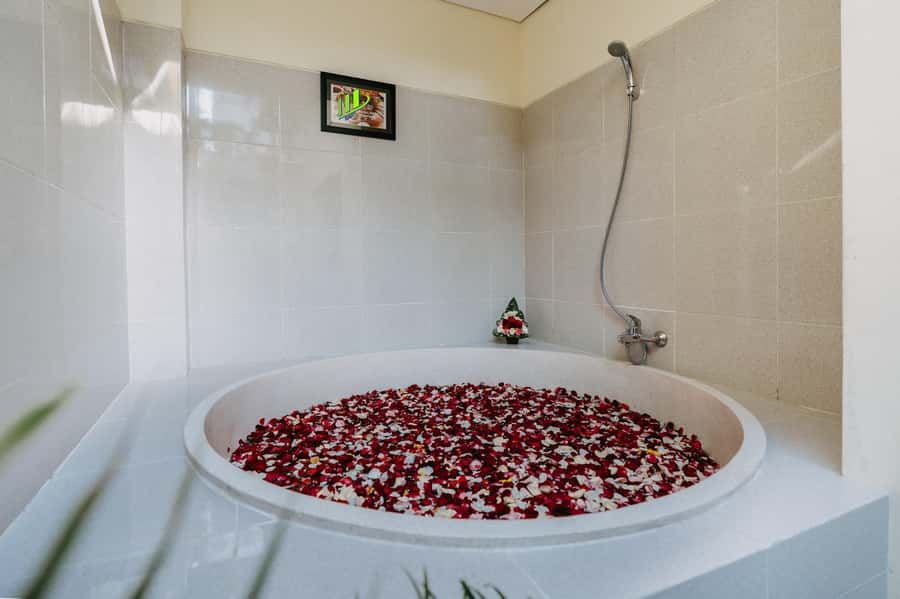 Nusa Dua: Traditional Lulur Massage & Spa Treatment - The Flower Bath Finale: A Gentle Finish, Not a Loud Spectacle