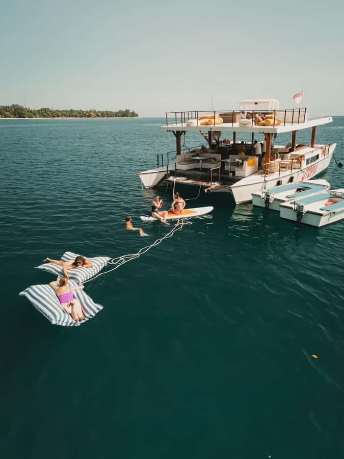 Nusa Lembongan: 4-in-1 Half-Day Catamaran Snorkeling Cruise - Nusa Lembongan stop: snorkeling first, then lingering