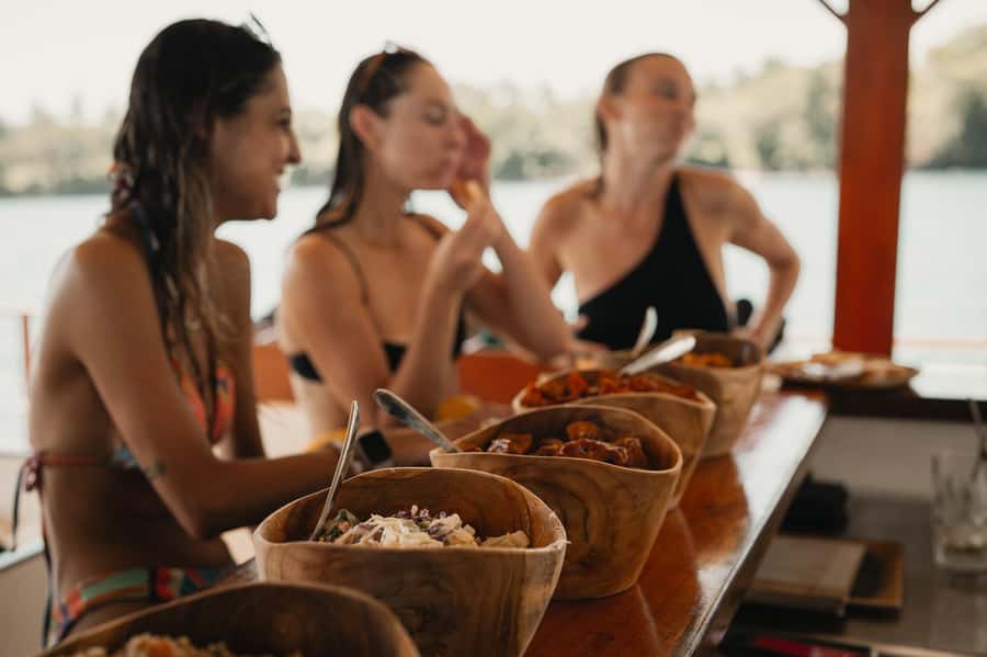 Nusa Lembongan: 4-in-1 Half-Day Catamaran Snorkeling Cruise - Wildlife chances: manta rays and turtles without the stress