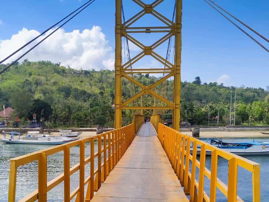Nusa Penida and Nusa Lembongan Island Tour - Yellow Bridge and Lembongan village vibes