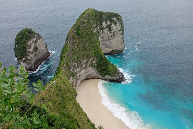 Nusa Penida East And West Full Day Private Guided Tour - Stop 3: Happy Cafe Penida (lunch with local nasi goreng options)