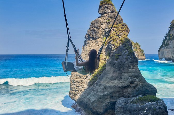 Nusa Penida Instagram Tour with Swing at Diamond Beach - Kelingking Beach: the dinosaur rocks, up close