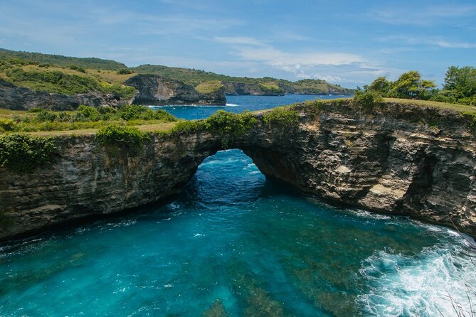 Nusa Penida One Day Trip to Instagrammable Spot by Penidago - Stop 3: Lunch near Kelingking Beach—local comfort before the next cliffs