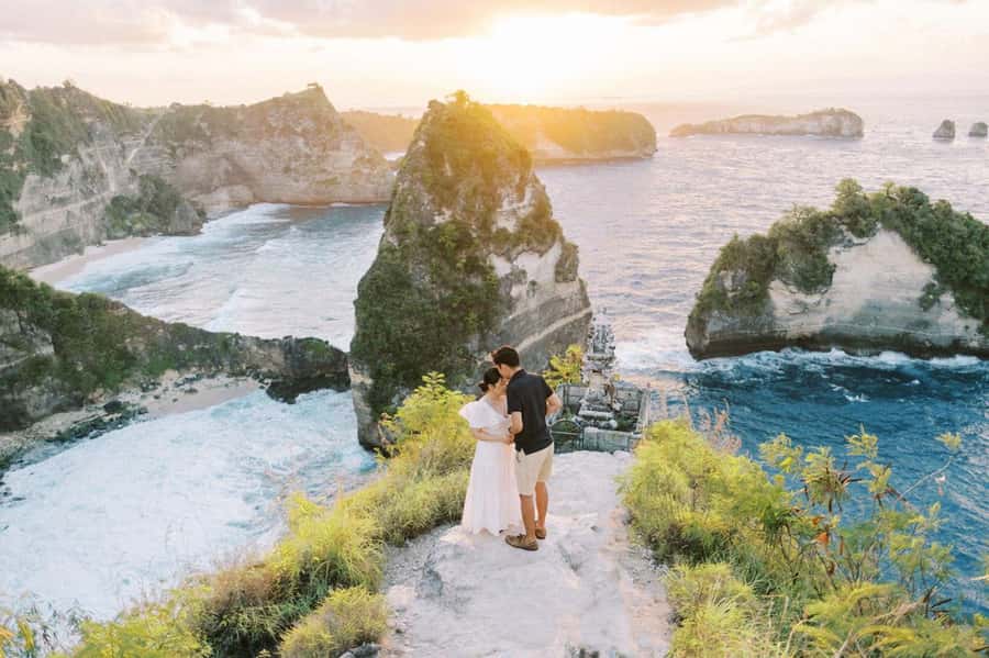 Nusa Penida: Private One Day Tours Package - Kelingking Beach: the T-Rex viewpoint that sets the tone