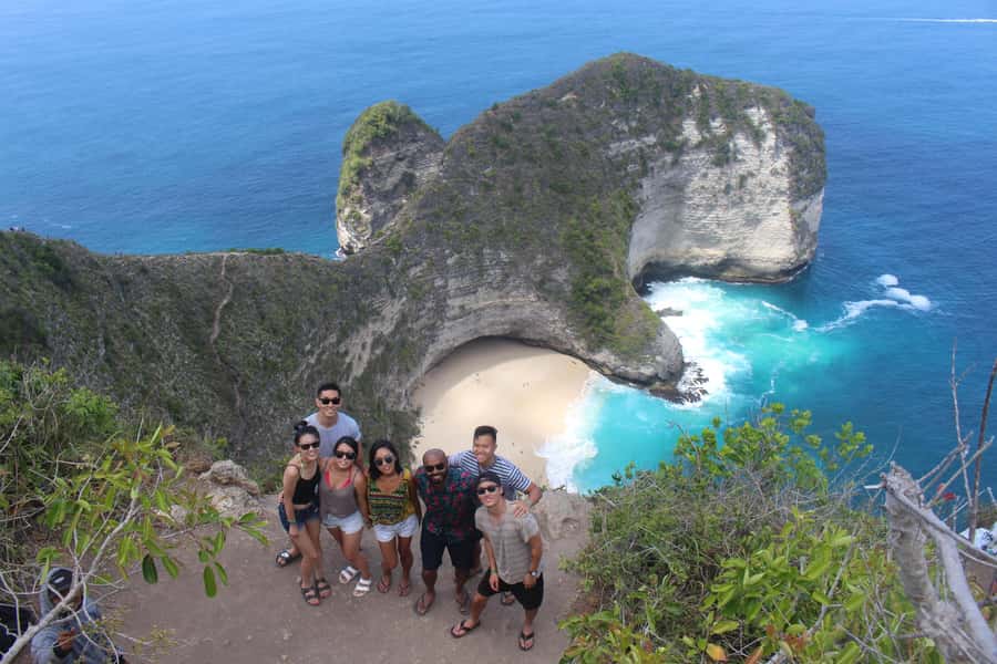 Nusa Penida: Private West Scenic Highlights Tour - Kelingking Beach (T-Rex Cliff): the big photo stop that can feel crowded