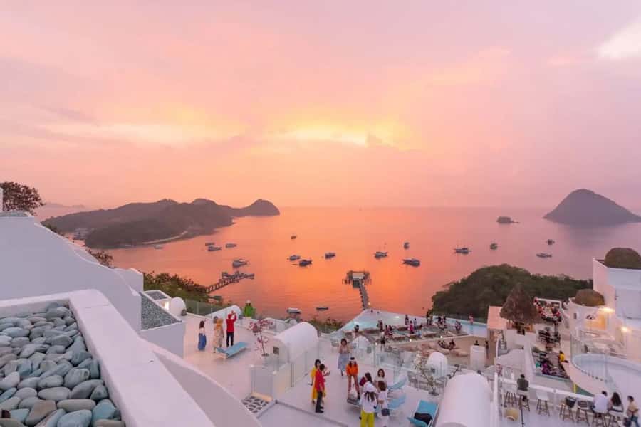 One-Day Rangko Cave, Batu Cermin, Sylvia Hill & G’Spot - Puncak Waringin: Your Final Big Panorama Over Labuan Bajo