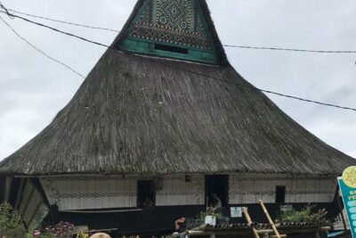 One day tour to explore brastagi High land & lake Toba departure from Medan - 8:00 AM Departure: How the Timing Works