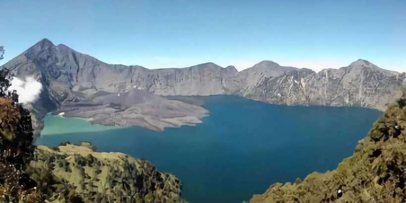 One day trek to mount rinjani senaru crater rim - Arrival at the Senaru Crater Rim: Sunrise Over Segara Anak