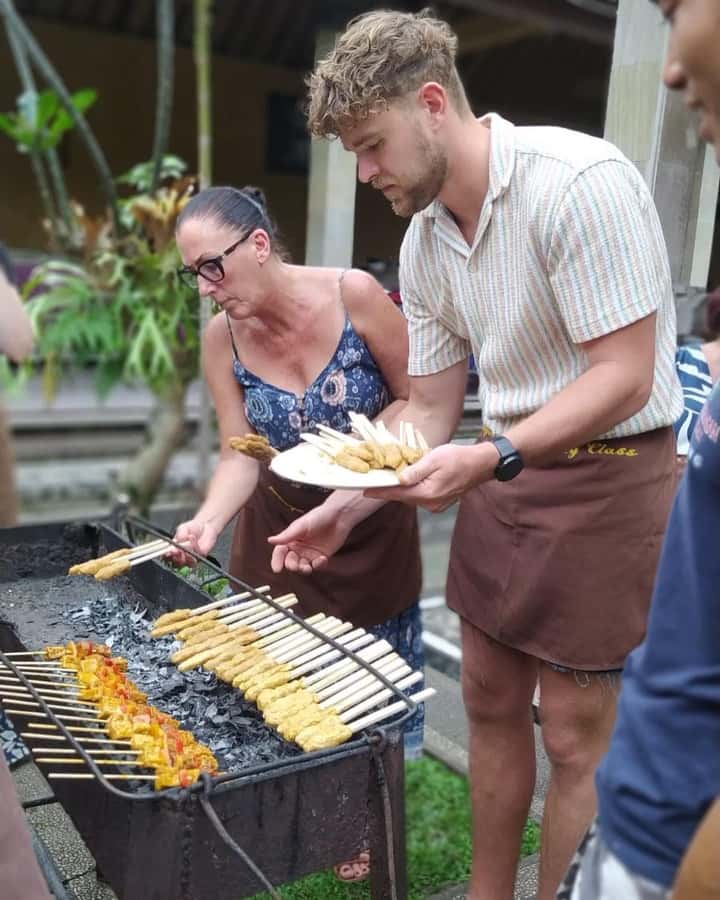 packages cooking class and romantic dinner in a local home - What to bring for a smooth evening