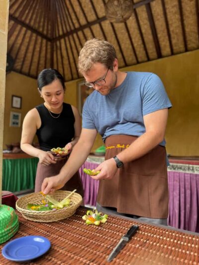 packages cooking class and romantic dinner in a local home - Getting there: the easy meeting point, and what to watch for