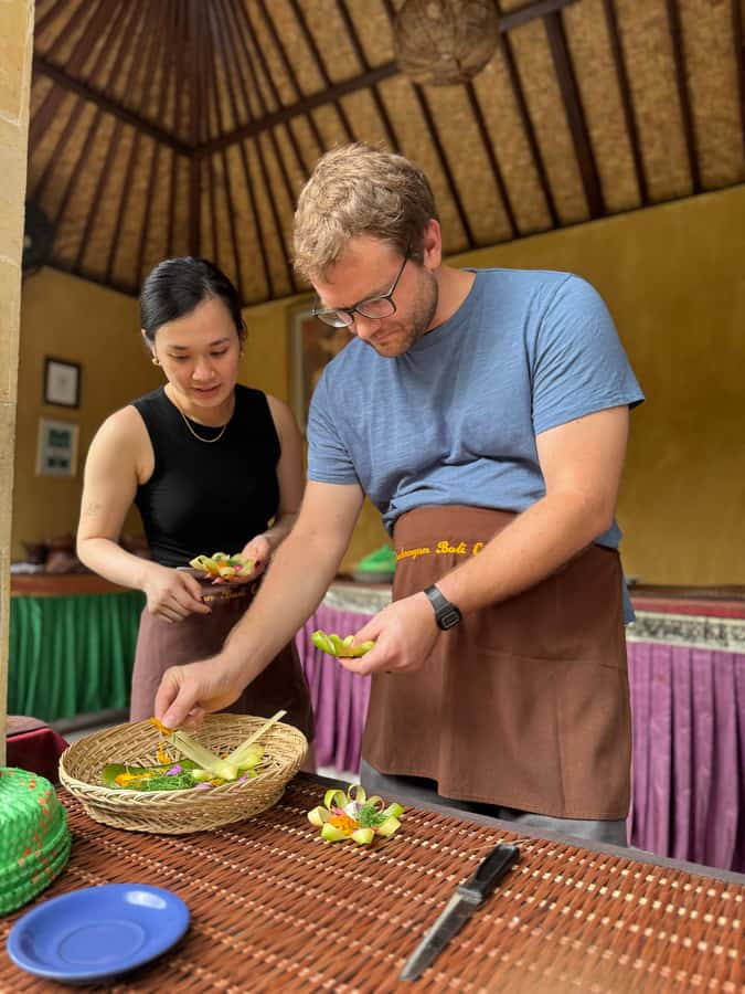 packages cooking class and romantic dinner in a local home - Getting there: the easy meeting point, and what to watch for