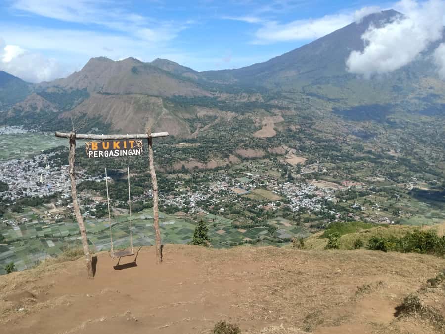 Pergasingan Hill Trek: Unveiling the Beauty of Sembalun - The Sunrise Moment at the Top: Photos, Sky Colors, and Calm
