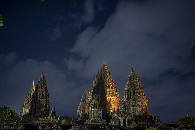 Prambanan Temple (Sunset) – Ramayana / Roro Jonggrang Ballet - The 3:00 pm timing that makes sunset and the ballet work