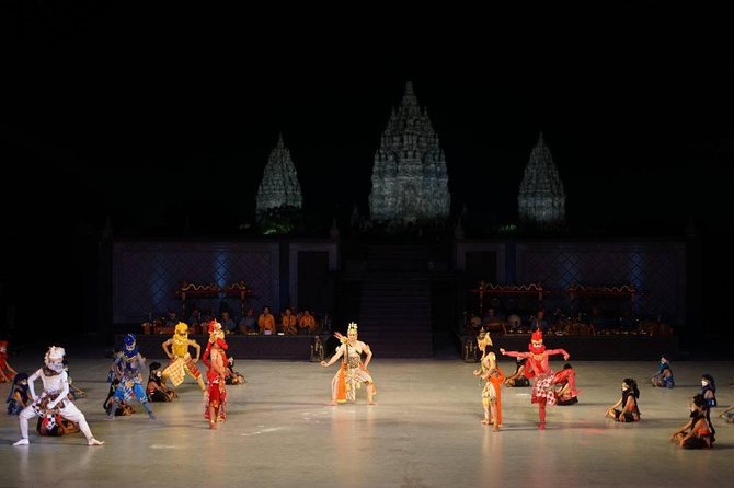 Prambanan Temple (Sunset) – Ramayana / Roro Jonggrang Ballet - Ramayana ballet at Prambanan: the open-air spectacle against the temples