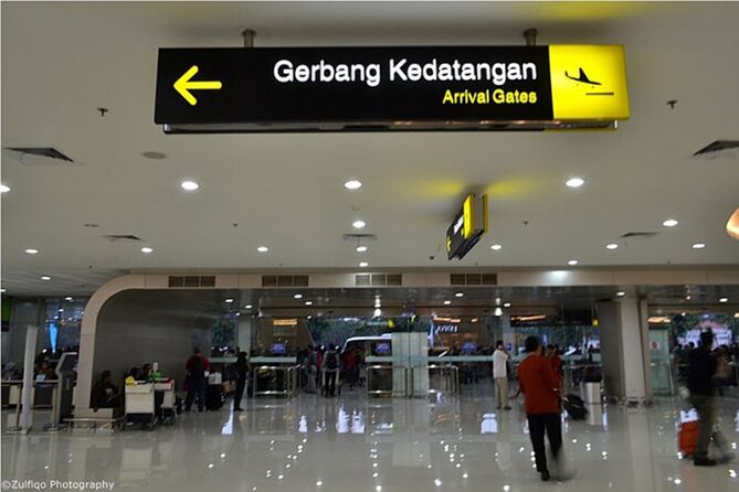 Private Airport Transfer Surabaya - Pickup at T1 Domestic or T2 International: Easy Find and Flight Tracking