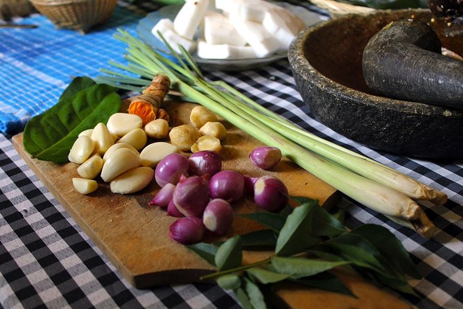 PRIVATE Authentic Balinese Cooking Class in Ubud at Putu's Home - The home temple and Balinese life lesson (without getting too academic)