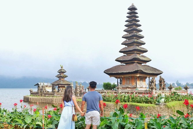 Private Bali Tour: Best of Bedugul and Tanah Lot Temple - Tanah Lot Temple at the coast: a sunset that depends on tide and clouds