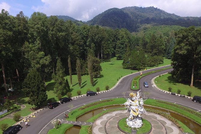 Private Bali Tour: Best of Bedugul and Tanah Lot Temple - Private guide energy: where the day really improves
