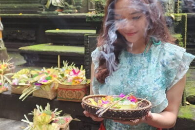 Private Balinese Purification in Holy Water at Temple with Local - What Melukat Means Before You Step Into the Holy Water
