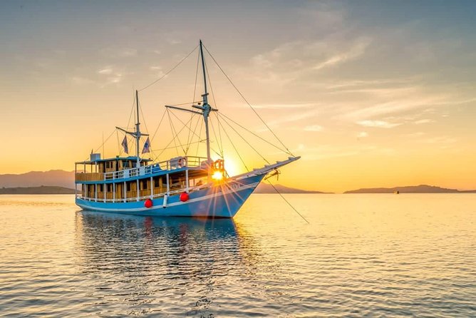 Private boat trip Komodo 2 or more person for 3 days 2 nights, Kelor, Rinca... - The big idea: how this Komodo private boat trip feels