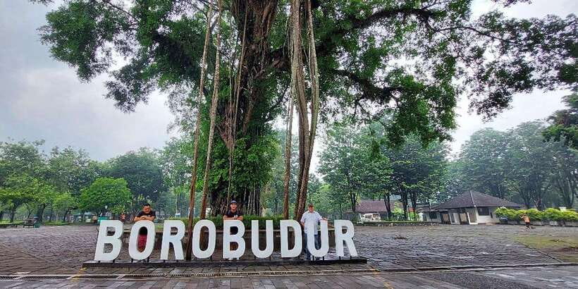 Private Car Yogyakarta: One Day Tour Borobudur and Prambanan - Who should book this Borobudur and Prambanan private day