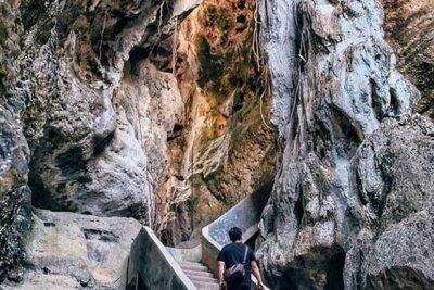 Private Day Tour Rangko Cave -Batu Cermin Cave - Stop 1: Rangko Cave (Gua Rangko) and that famous blue pool