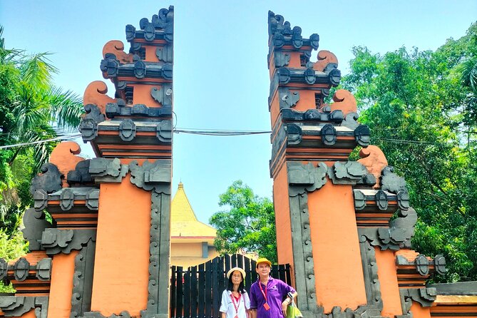 Private Day Tour Surabaya Historiculture - Chinatown and Arabian quarters: markets, temples, and Ampel atmosphere
