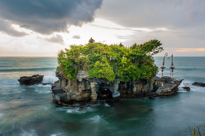 Private Full-Day Handara, Ulun Danu, Jatiluwih and Tanah Lot Tour - Handara Iconic Gate in Pancasari: your first big photo stop