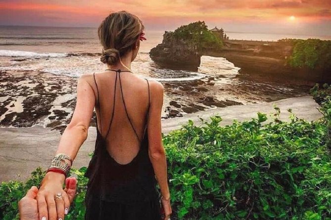 Private Full-Day Tour Jatiluwih Rice Terrace and Tanah Lot Temple - Tanah Lot Temple at the sea: rock-island spirituality