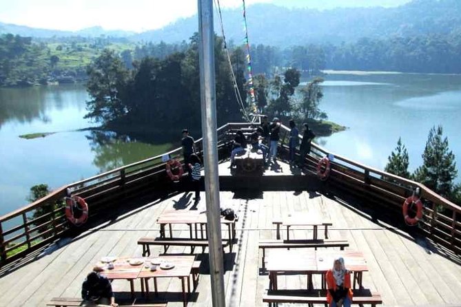Private Guided to The White Crater & Surrounding Areas Tour - Rengganis Crater + suspension bridge + hot-spring foot soak