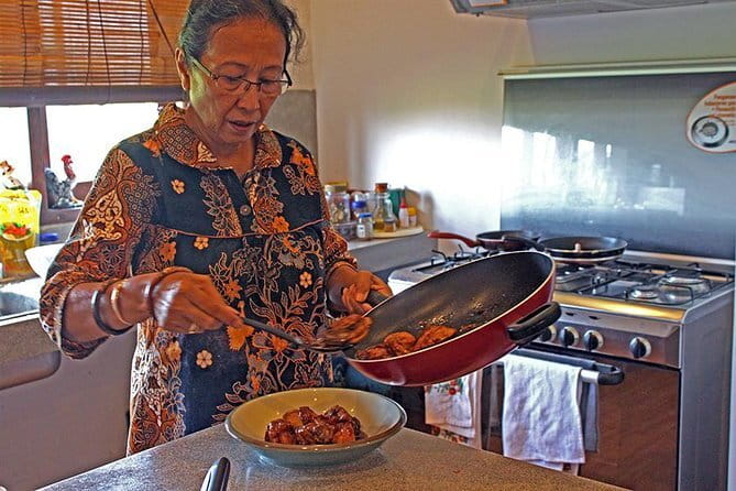 Private Javanese Cooking Class with Dotty in Tumbak Bayuh, Canggu - You’ll cook, not just watch