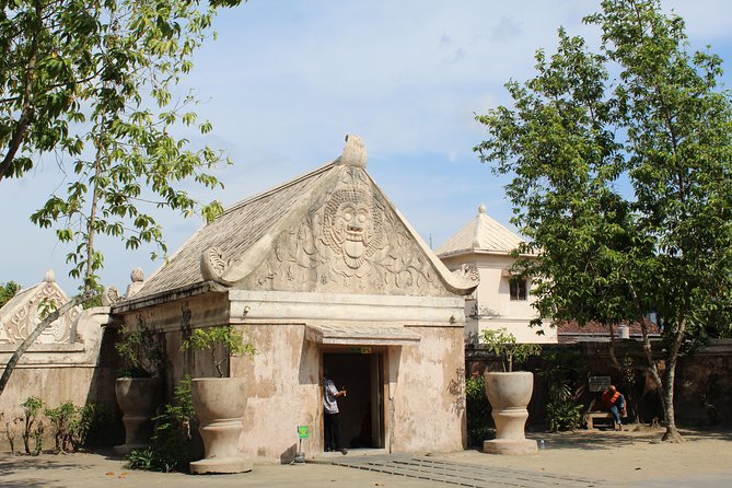 Private Jogja Day Trip from Yogyakarta with Hotel Pickup - Tamansari Water Castle: Palace Gardens for Pleasure and Escape