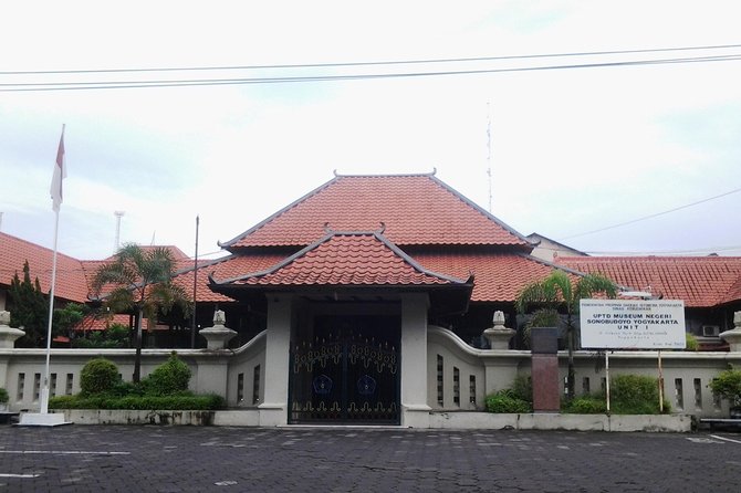 Private Royal Heritage Tour: Yogyakarta Palace, Watercastle, Sonobudoyo Museum - Key things to know before you go