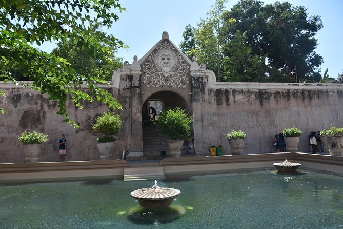 Private Royal Heritage Tour: Yogyakarta Palace, Watercastle, Sonobudoyo Museum - How this 7-hour royal circuit tells one Yogyakarta story