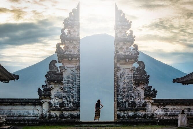 Private Sightseeing Northern East Bali All inclusive - Lempuyang Temple’s Gateway to Heaven: views and the rules you must follow