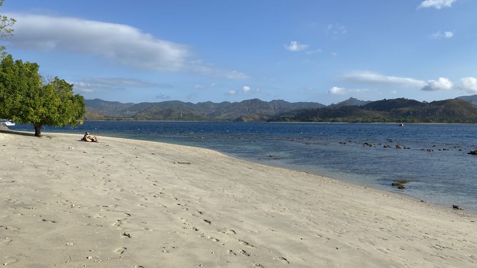 Private Snorkeling Gili Gede, GIli Asahan, Gili Goleng Tour - Asahan Relaxation Stop: Easier Beach Time in the Southern Gilis