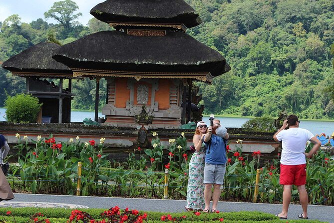 Private Tour: Bali Temple and Countryside Tour - Ulun Danu Bratan Temple: the lakeside icon that looks like a postcard