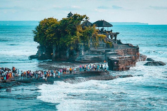 Private Tour: Ubud and Tanah Lot Day Tour - D Alas Warung Restaurant Stop: The “Break in the Middle” Advantage