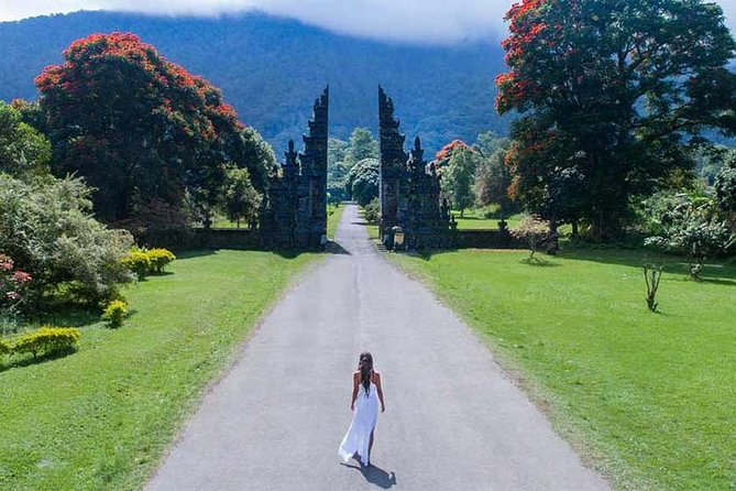 Private Tour: Ulun Danu Temple-Handara Gate-Wana Giri Hill&Tanah Lot Sunset - Tanah Lot sunset: the payoff scene, plus tide-level reality