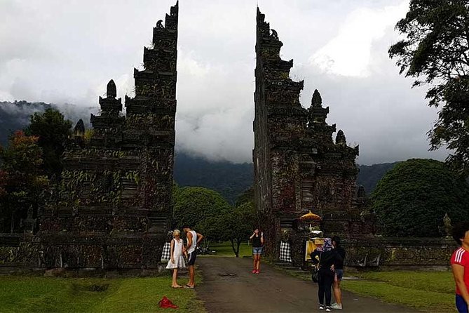 Private Tour: Ulun Danu Temple-Handara Gate-Wana Giri Hill&Tanah Lot Sunset - What to pack for a smooth, photo-friendly day