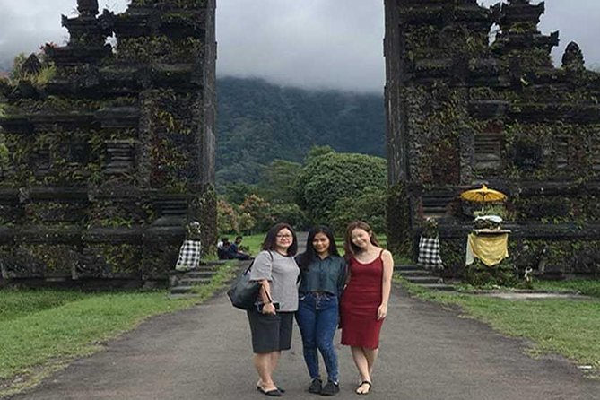 Private Tour: Ulun Danu Temple-Handara Gate-Wana Giri Hill&Tanah Lot Sunset - Wanagiri Hidden Hill: green viewpoints and the one admission fee you’ll pay
