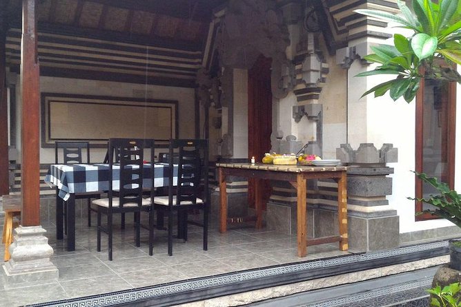PRIVATE Ubud Market Tour & Balinese Cooking Class with Putu - The role of Putu and what you’ll learn from her teaching style