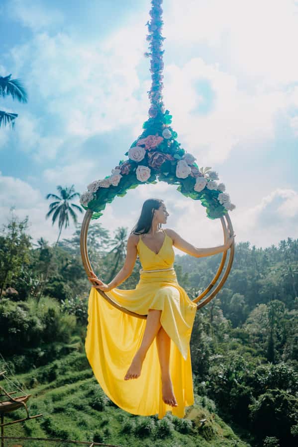Private Ubud Tour With Professional Photographer with Edit - Stop 1: Happy Swing Bali for couple photos with height and variety